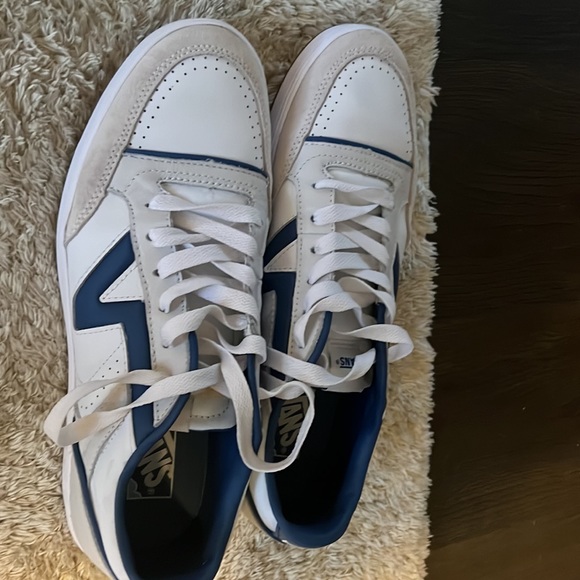 Vans - Picture 2 of 3